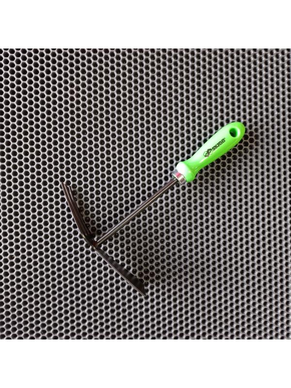 Тяпка садовая Skrab 28414 с рыхлителем 250 мм. / Зеленый