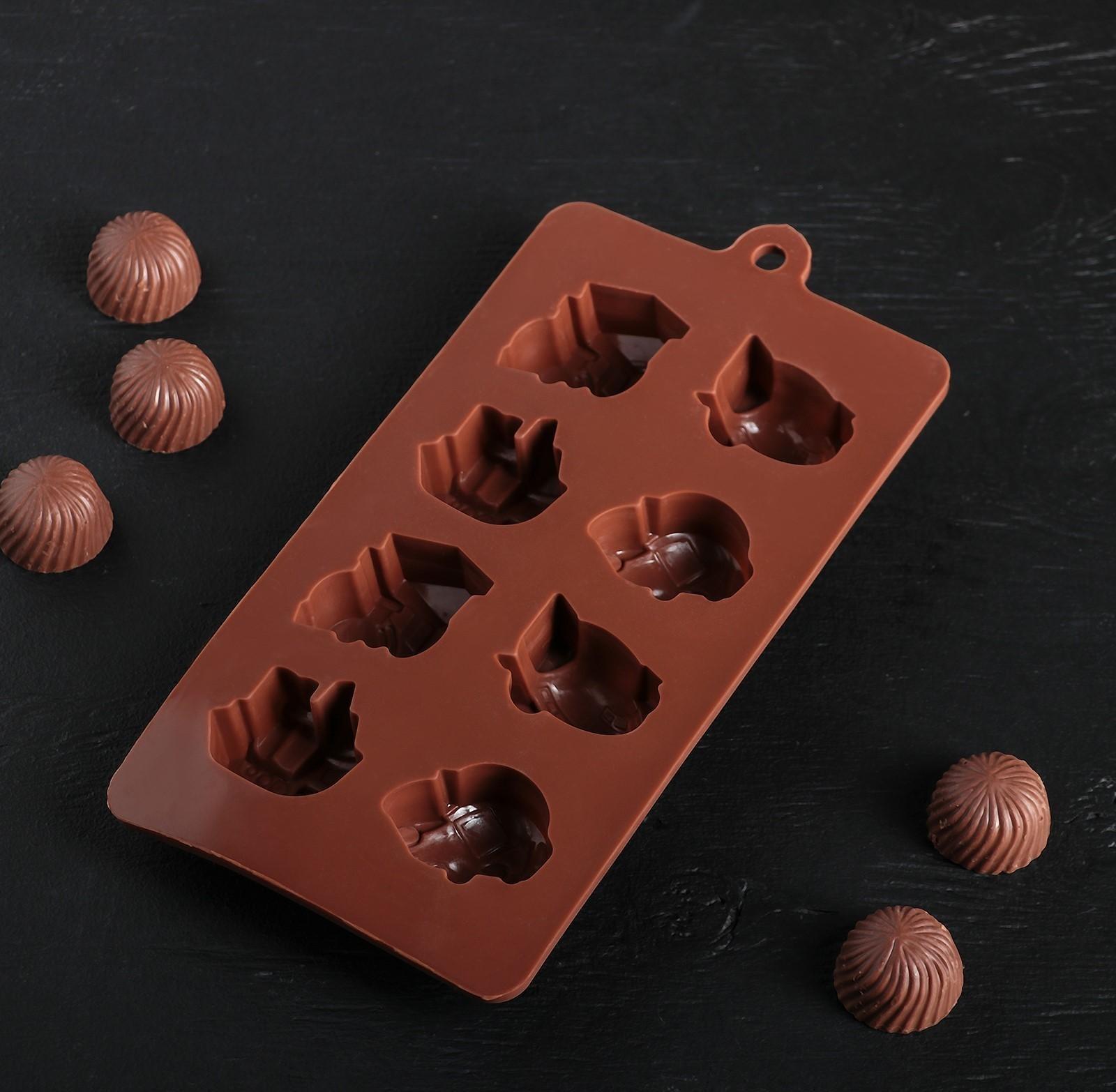 Форма для льда и кондитерских украшений Доляна «Машинки», 21×11 см, 8 ячеек (4,3×3,5 см), цвет шоколадный