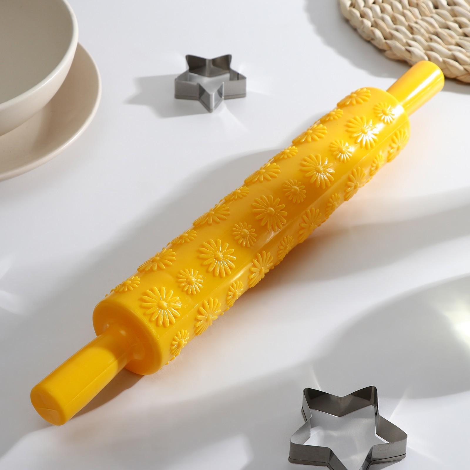 Скалка кондитерская «Ромашки», 37 см, фактурная, цвет МИКС