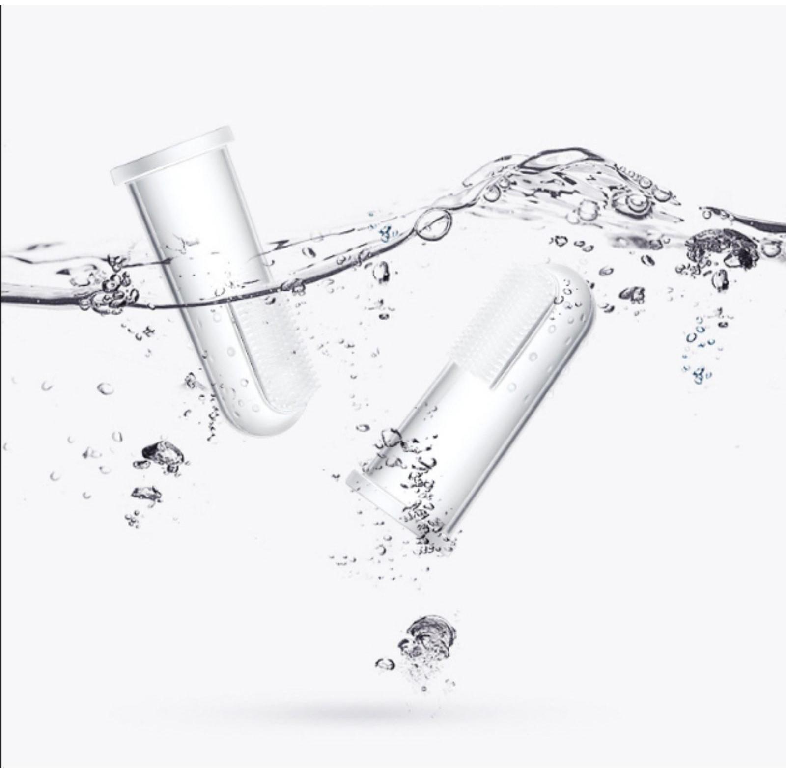 Детская зубная щетка, прорезыватель - массажер, силиконовая, на палец от 3 мес.