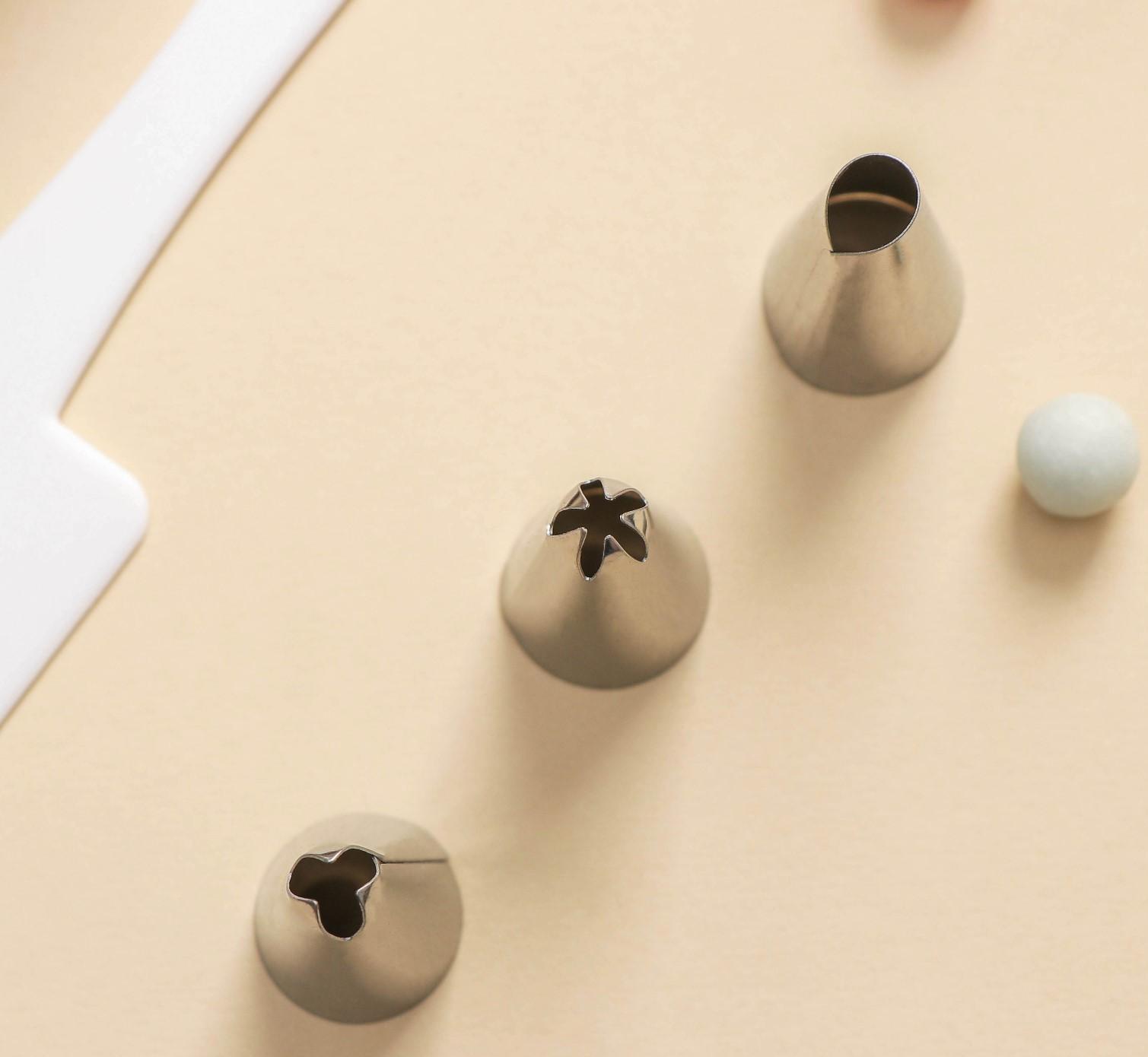 Шприц кондитерский 250 мл, 20×6×6 см, 4 насадки: внешний d=3,5 мм; внутренний d=18 мм