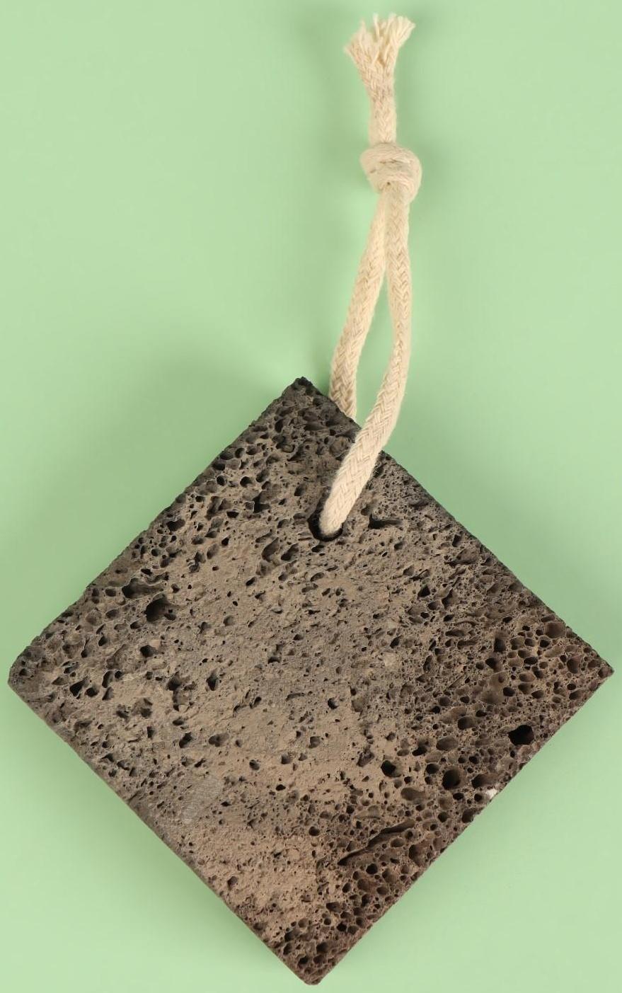 Натуральная пемза для педикюра, натуральная, с подвесом, 8 × 8 см, цвет коричневый