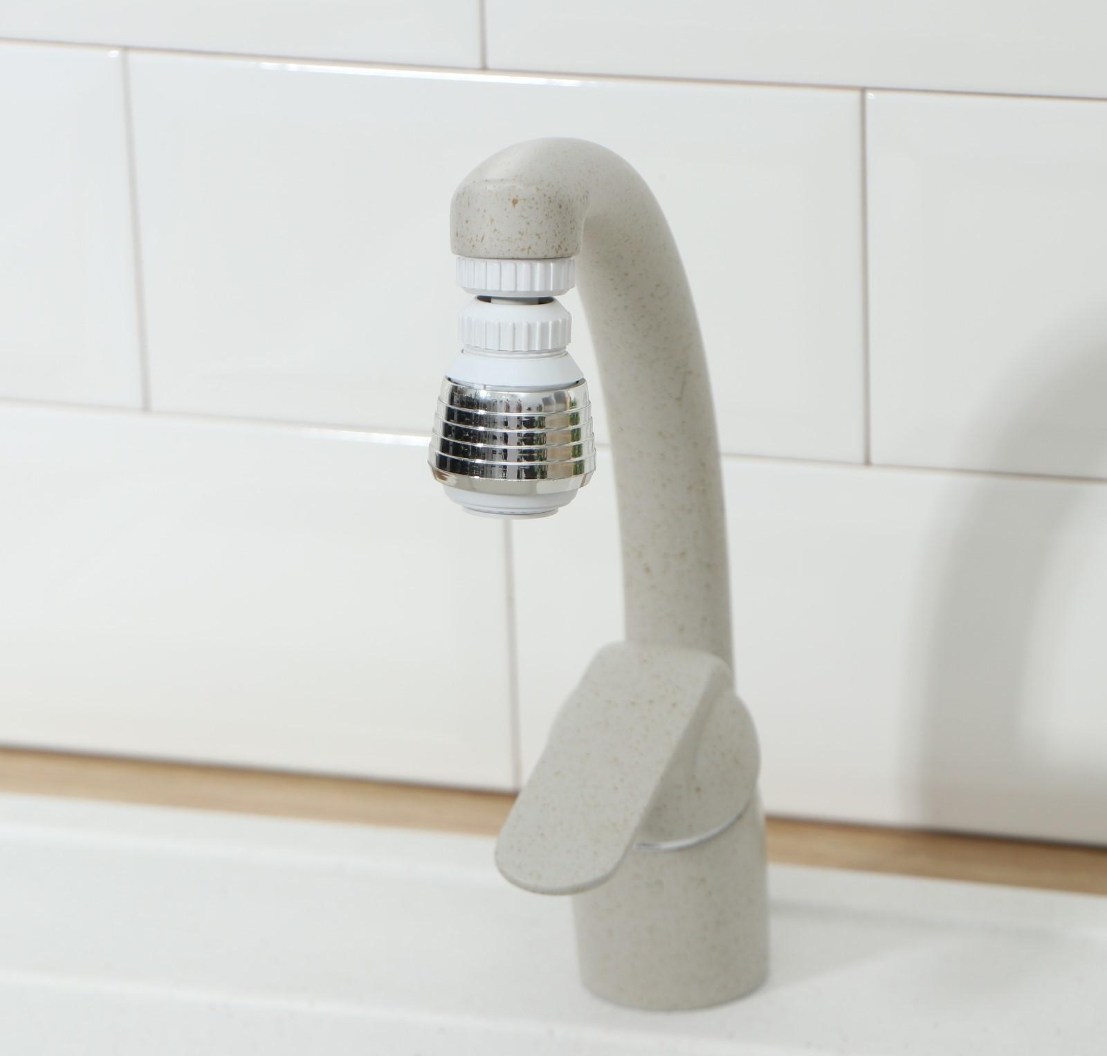 Поворотная насадка на кран, d=1,5 см, с изменяемым углом наклона и изменяемой интенсивностью струи, с сеткой