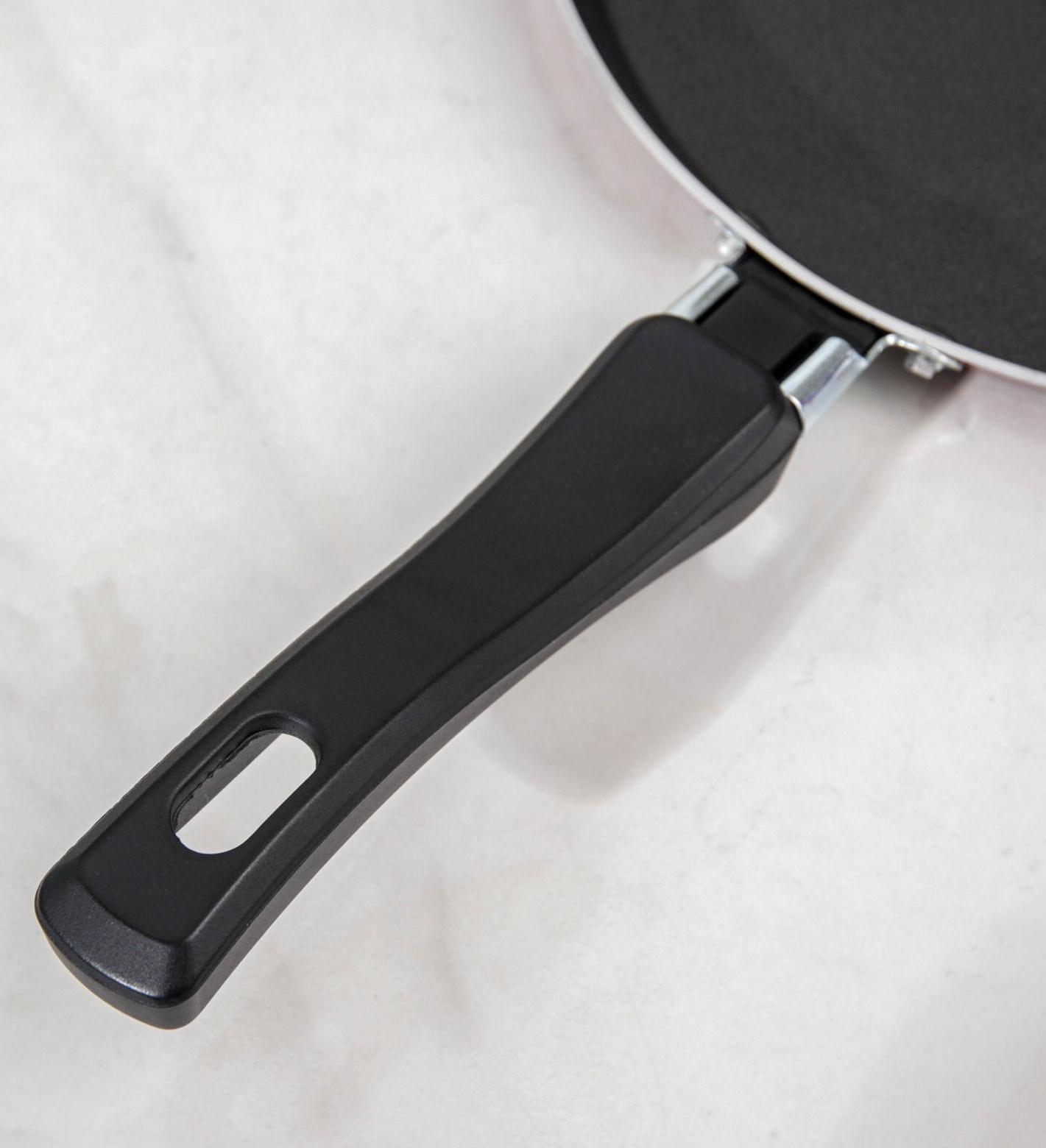 Сковорода блинная «Эксперт», d=22 см, пластиковая ручка, антипригарное покрытие, цвет бордовый