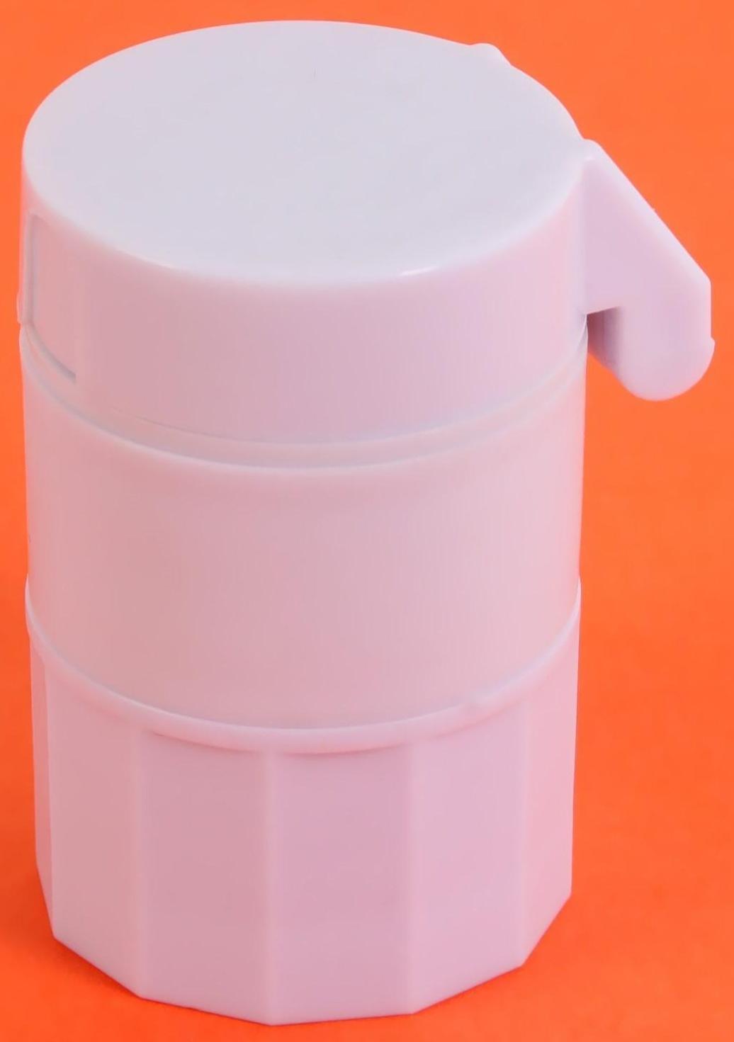 Таблетница с таблеторезкой, размельчителем и мензуркой, цвет белый