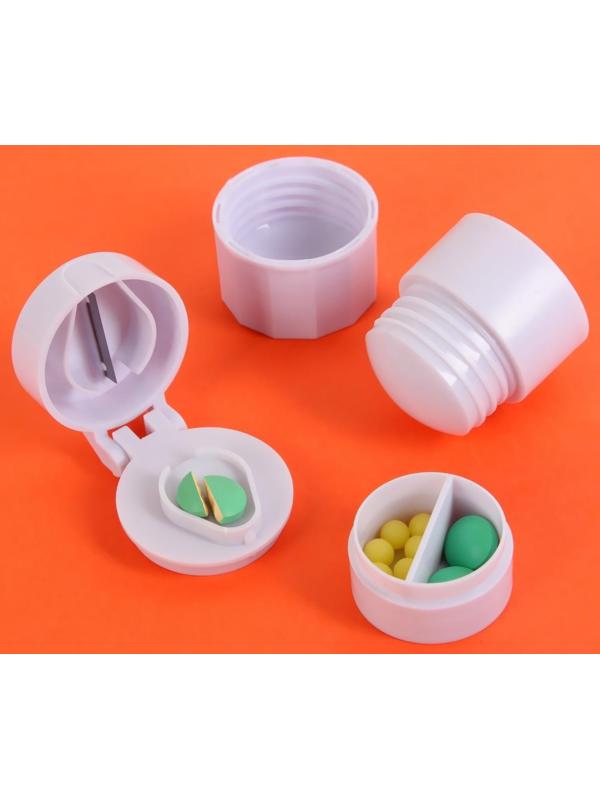 Таблетница с таблеторезкой, размельчителем и мензуркой, цвет белый