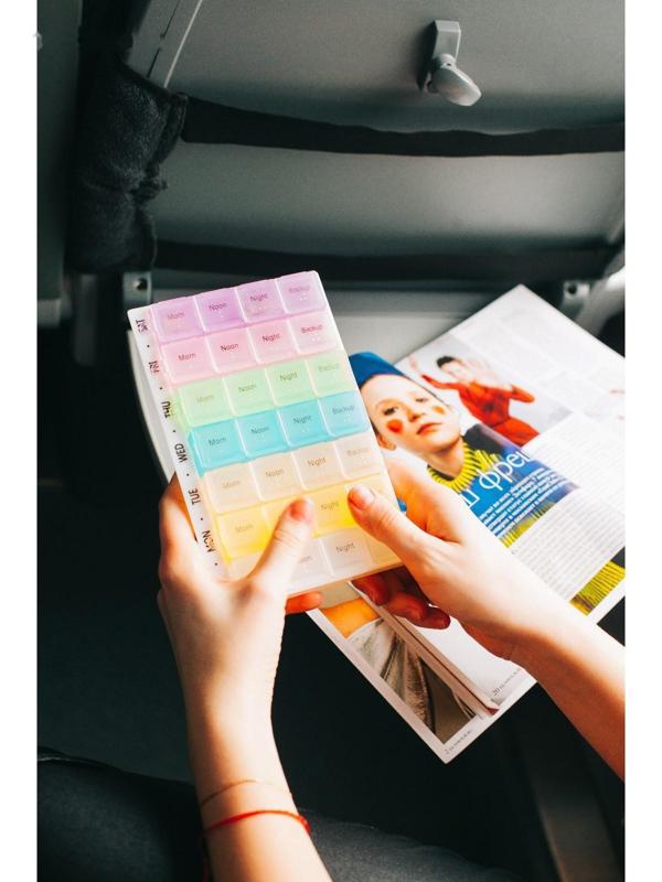 Таблетница-органайзер «Неделька», английские буквы, утро/день/вечер/ночь, 7 контейнеров по 4 секции, разноцветная