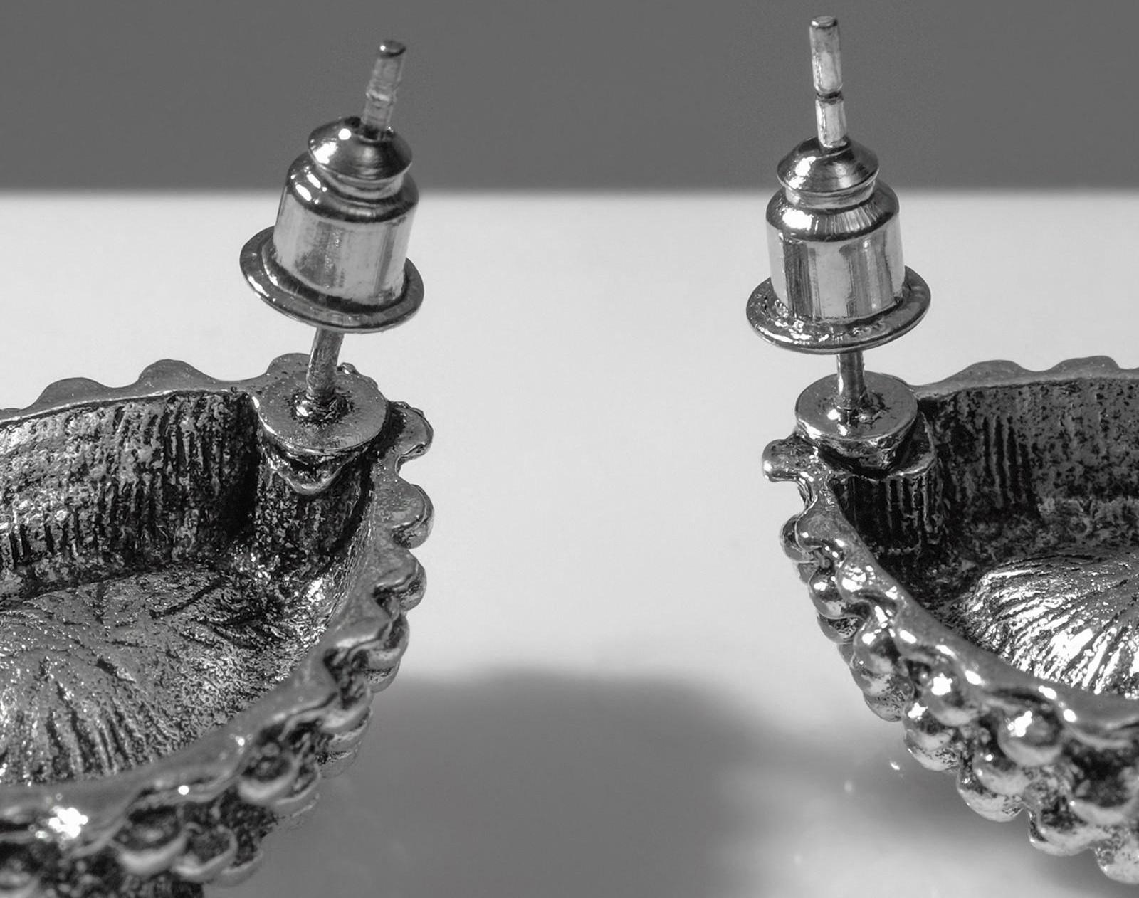 Серьги со стразами 