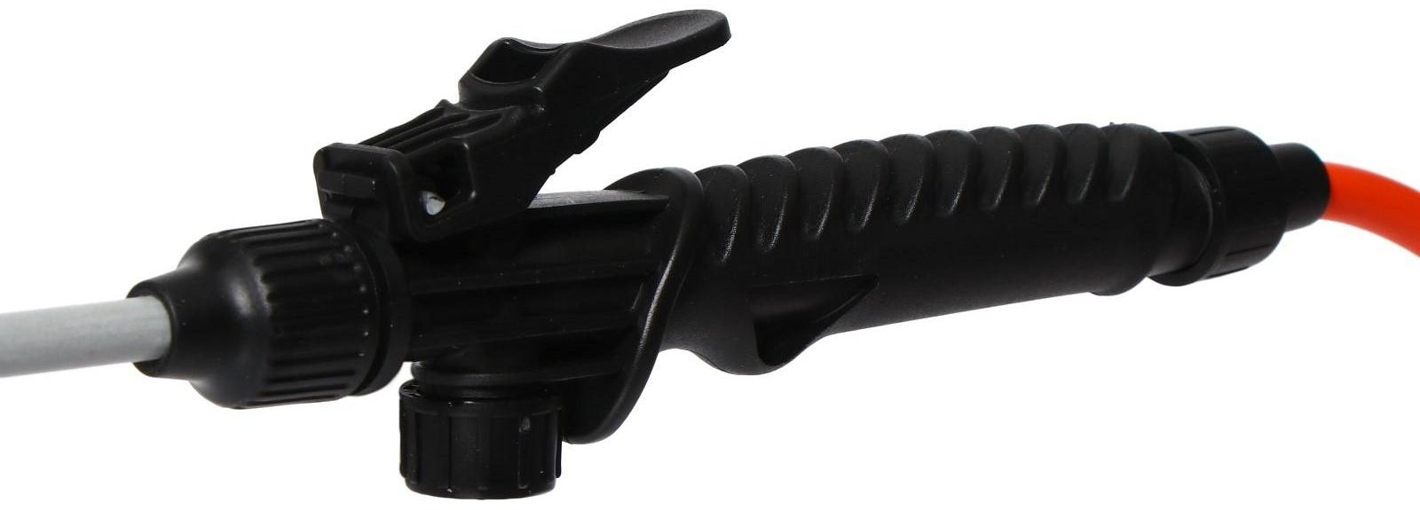 Опрыскиватель помповый, 7 л, термоусадка, пластиковый брандспойт, «Жук»