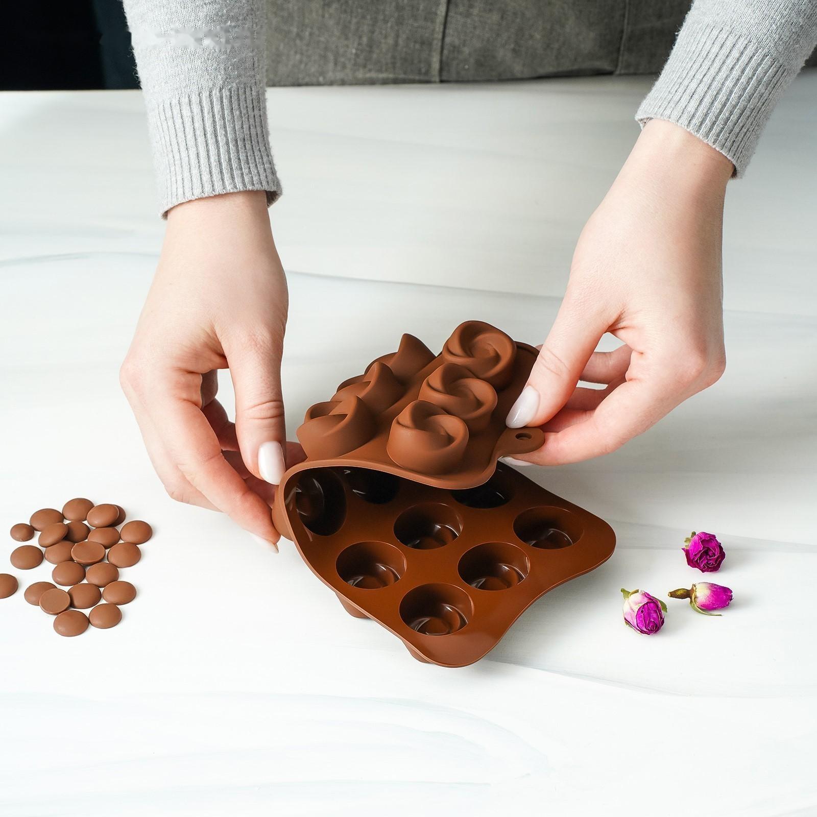 Форма для льда и кондитерских украшений Доляна «Завиток», 21,5×11,5 см, 15 ячеек (d=2,8 см), цвет шоколадный