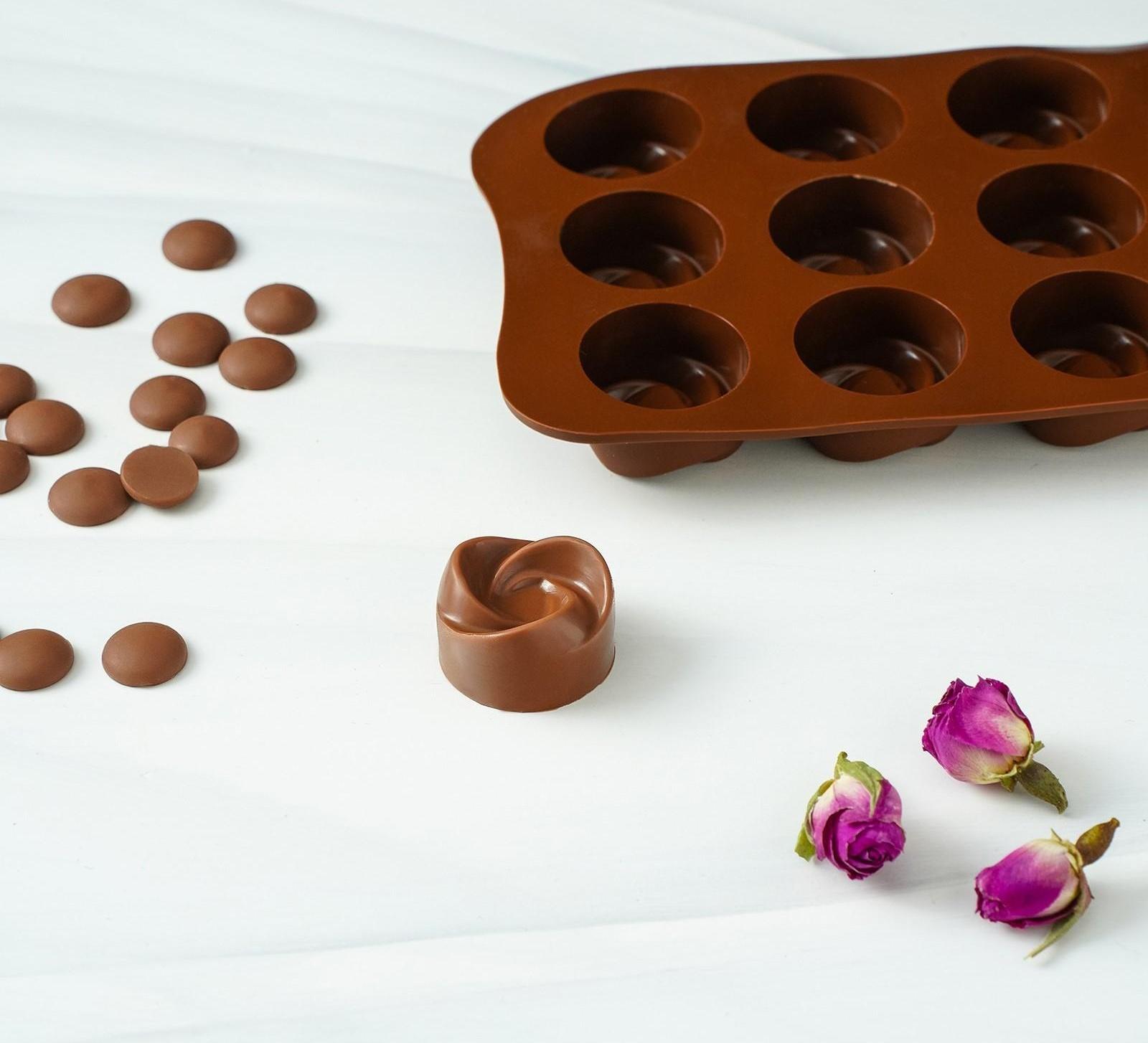 Форма для льда и кондитерских украшений Доляна «Завиток», 21,5×11,5 см, 15 ячеек (d=2,8 см), цвет шоколадный