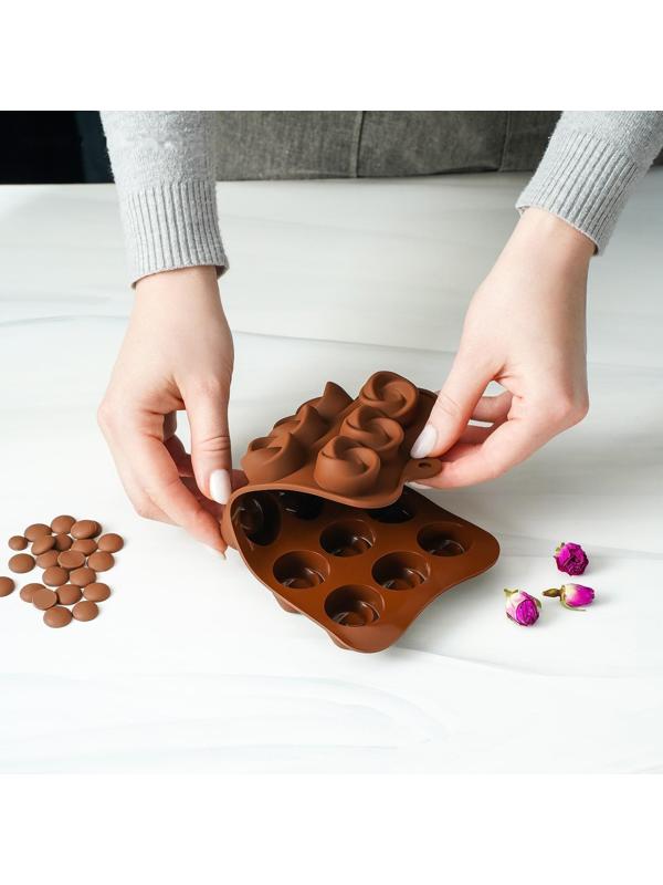 Форма для льда и кондитерских украшений Доляна «Завиток», 21,5×11,5 см, 15 ячеек (d=2,8 см), цвет шоколадный