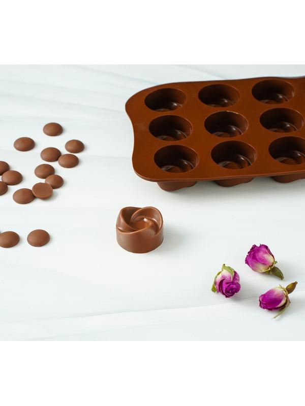Форма для льда и кондитерских украшений Доляна «Завиток», 21,5×11,5 см, 15 ячеек (d=2,8 см), цвет шоколадный