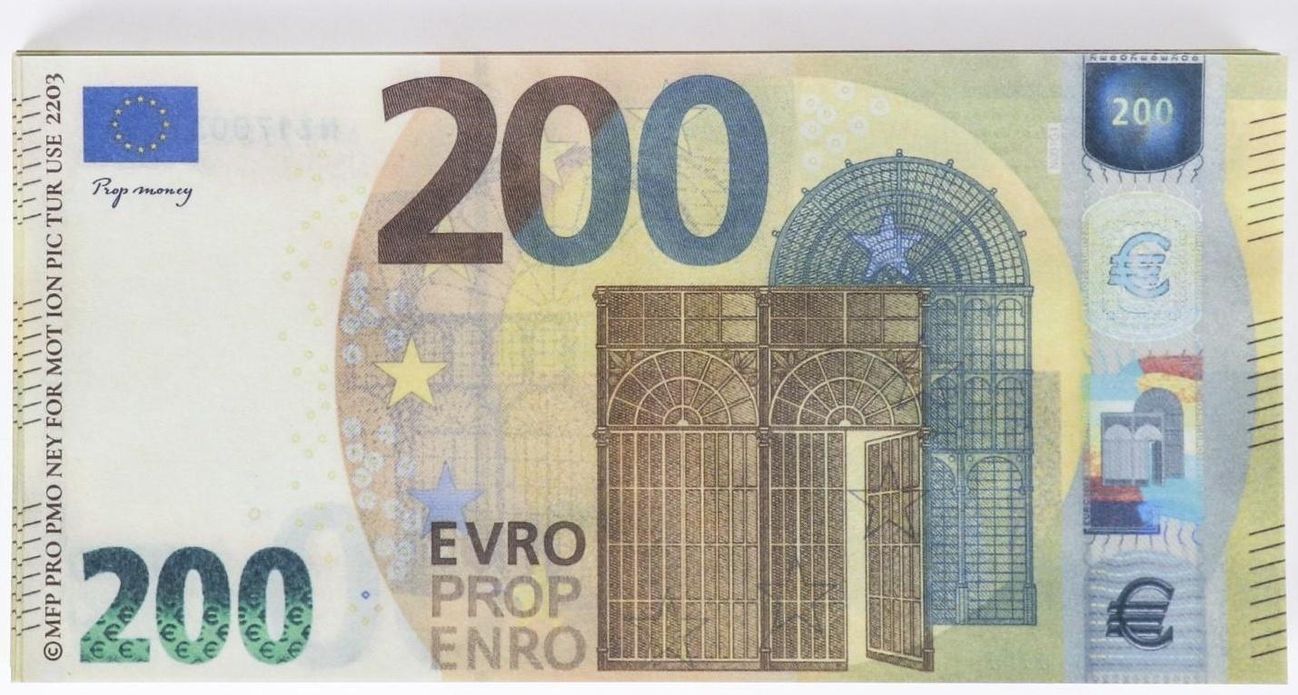 Пачка купюр 200 евро