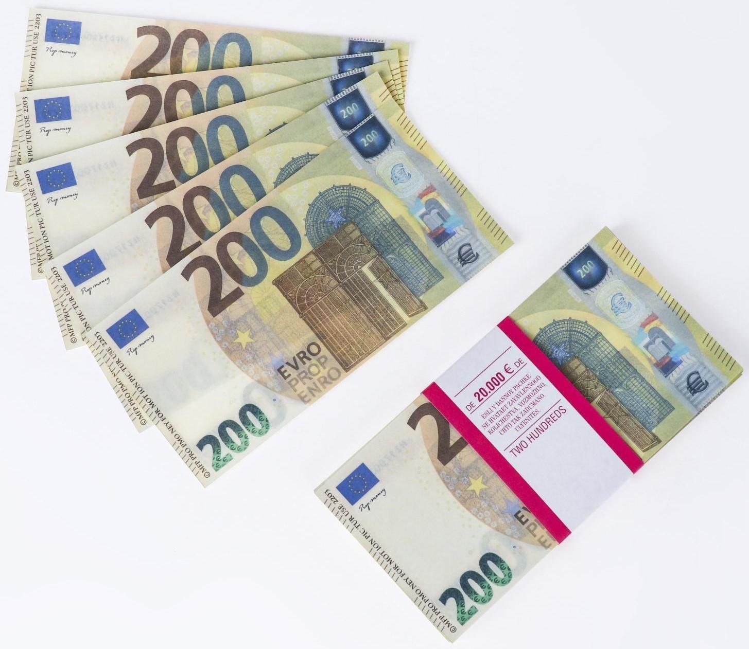 Пачка купюр 200 евро