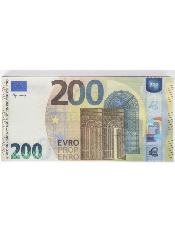 Пачка купюр 200 евро