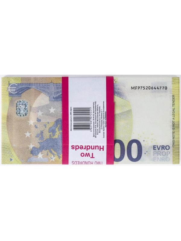 Пачка купюр 200 евро