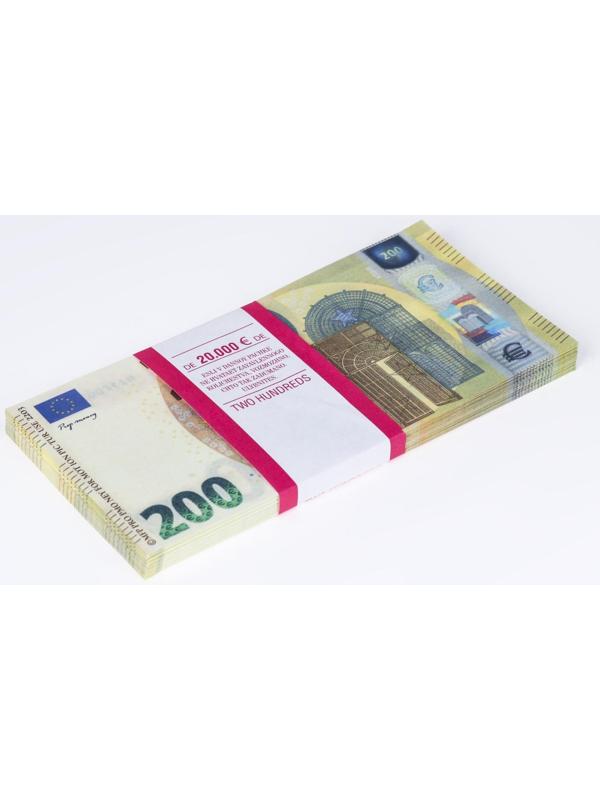 Пачка купюр 200 евро