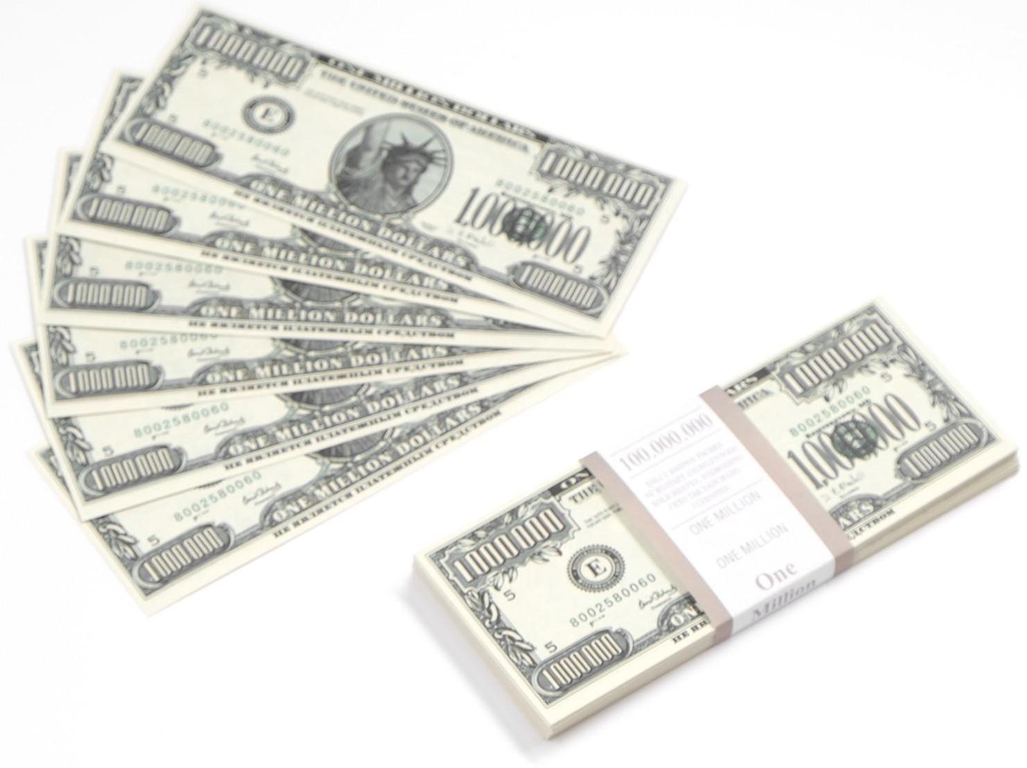 Пачка купюр 1000000 долларов