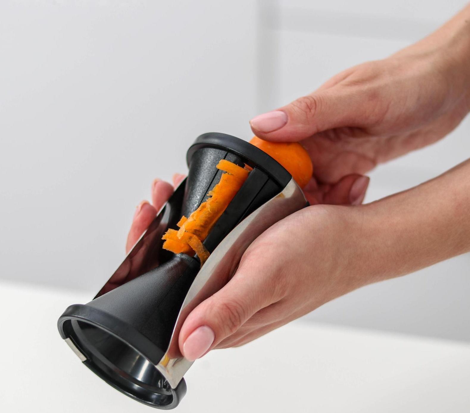 Тёрка для нарезки овощей соломкой Доляна, 7×7×13 см, цвет МИКС