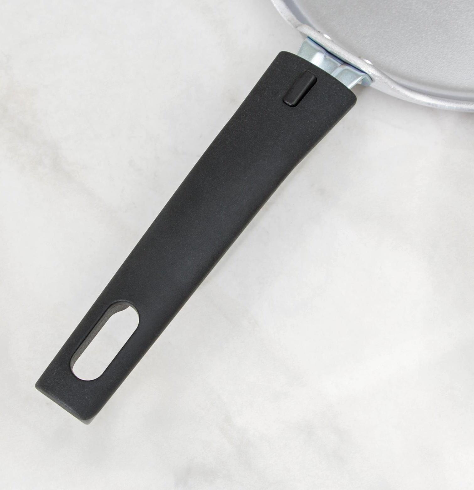 Сковорода блинная, d=20 см, пластиковая ручка, цвет хромированный