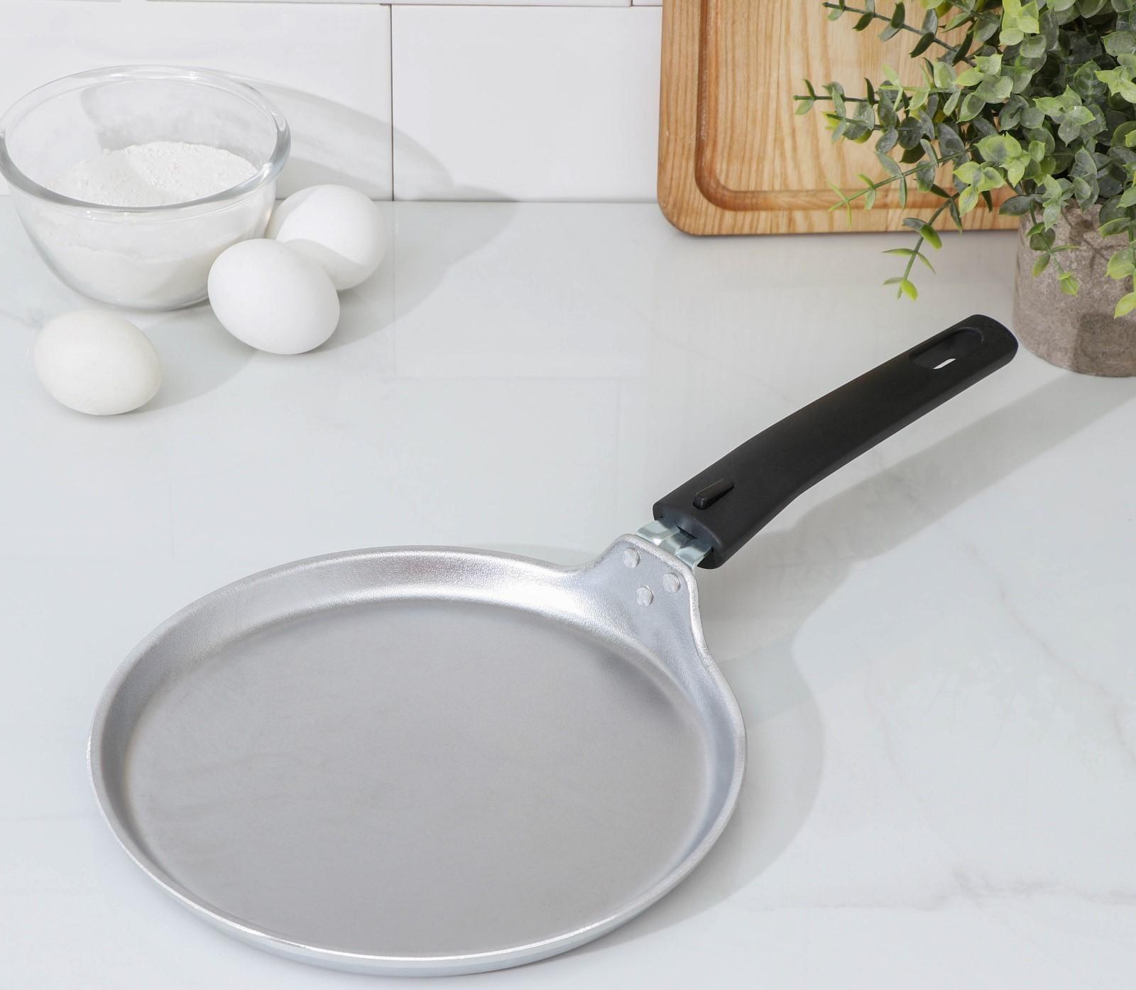 Сковорода блинная, d=22 см, пластиковая ручка, цвет хромированный