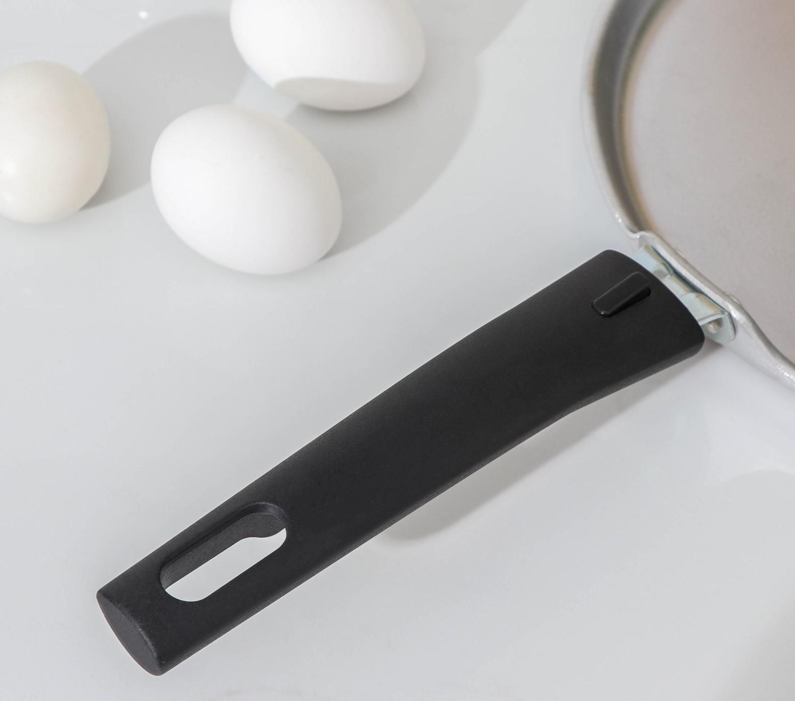 Сковорода блинная, d=22 см, пластиковая ручка, цвет хромированный