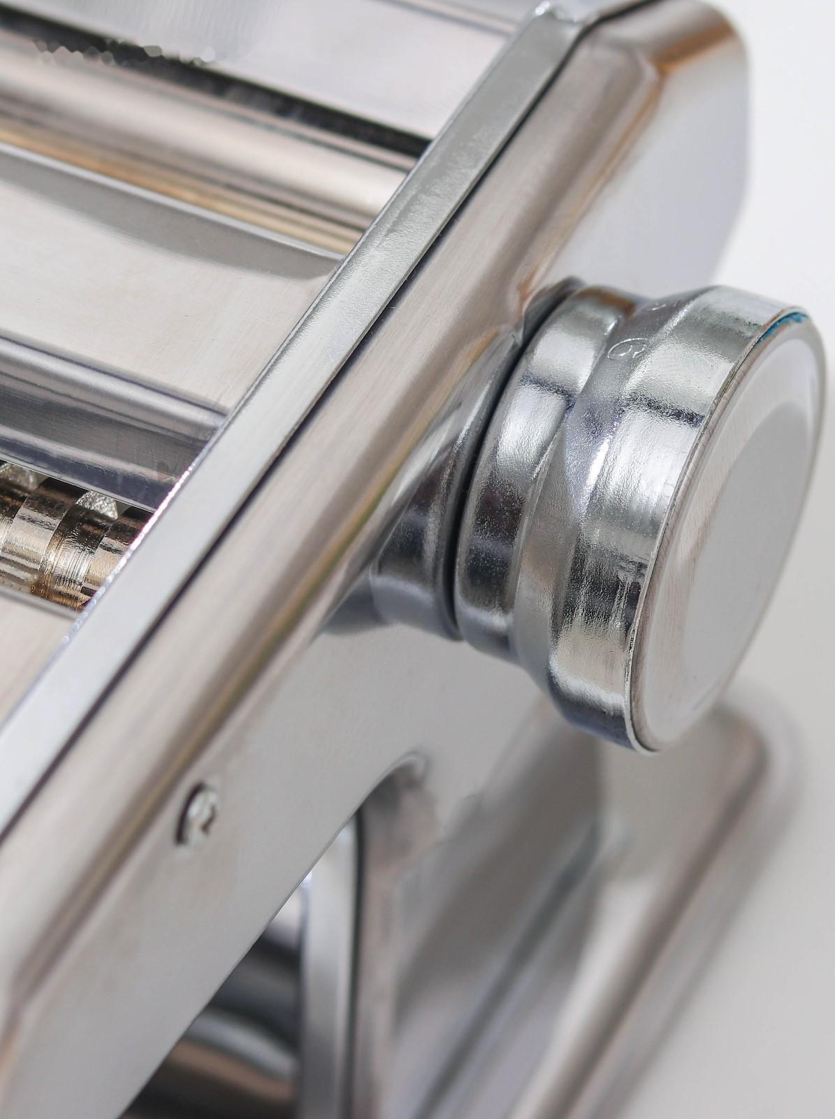 Лапшерезка с функцией раскатывания теста, 6 настроек толщины теста, ширина лапши 2 и 5 мм