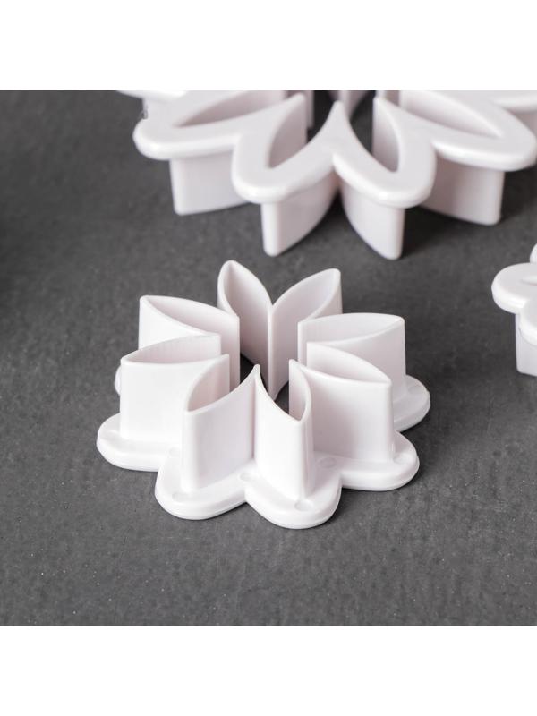 Набор выемок кондитерских для марципана и теста Доляна «Хризантема», 3 шт: d=6,5 см, d=3,5 см, d=2 см