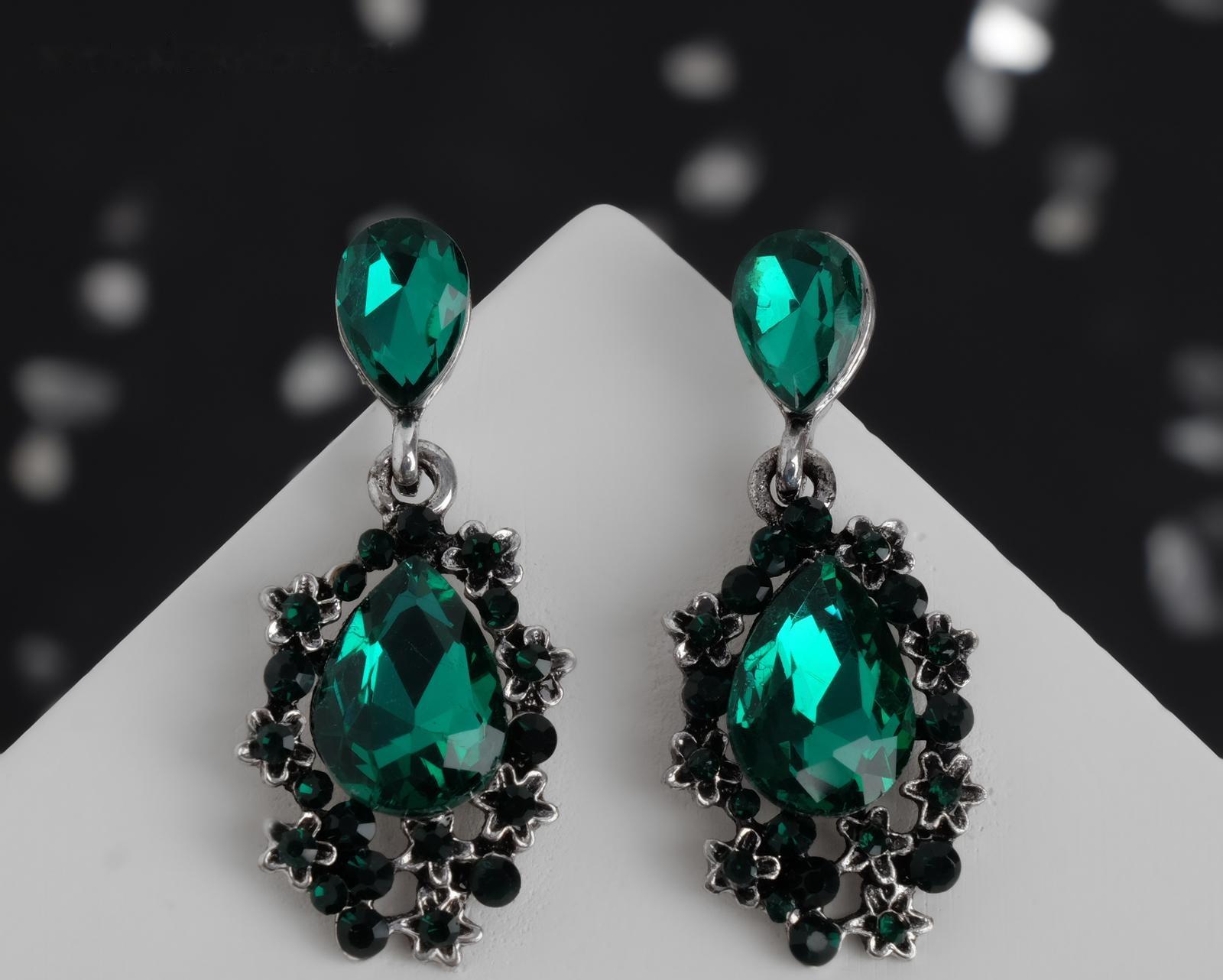 Серьги со стразами 