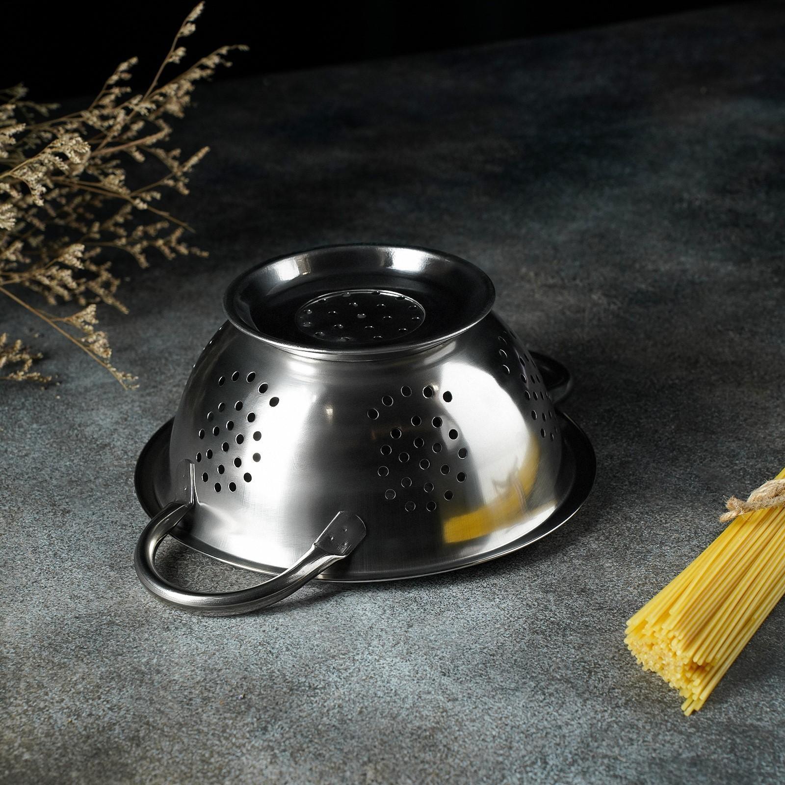 Дуршлаг из нержавеющей стали Доляна, d=22 см, на ножке, две ручки