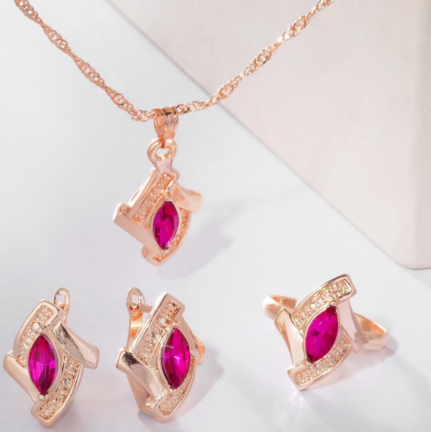 Гарнитур 3 предмета: серьги, кулон, кольцо 