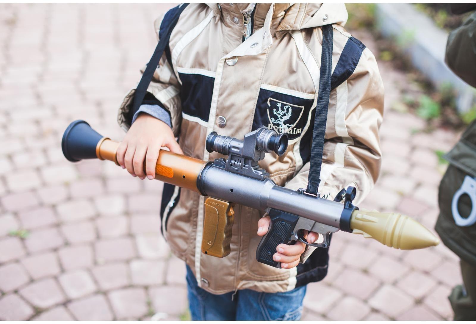 Гранатомет «Базука», стреляет ракетой, световые и звуковые эффекты