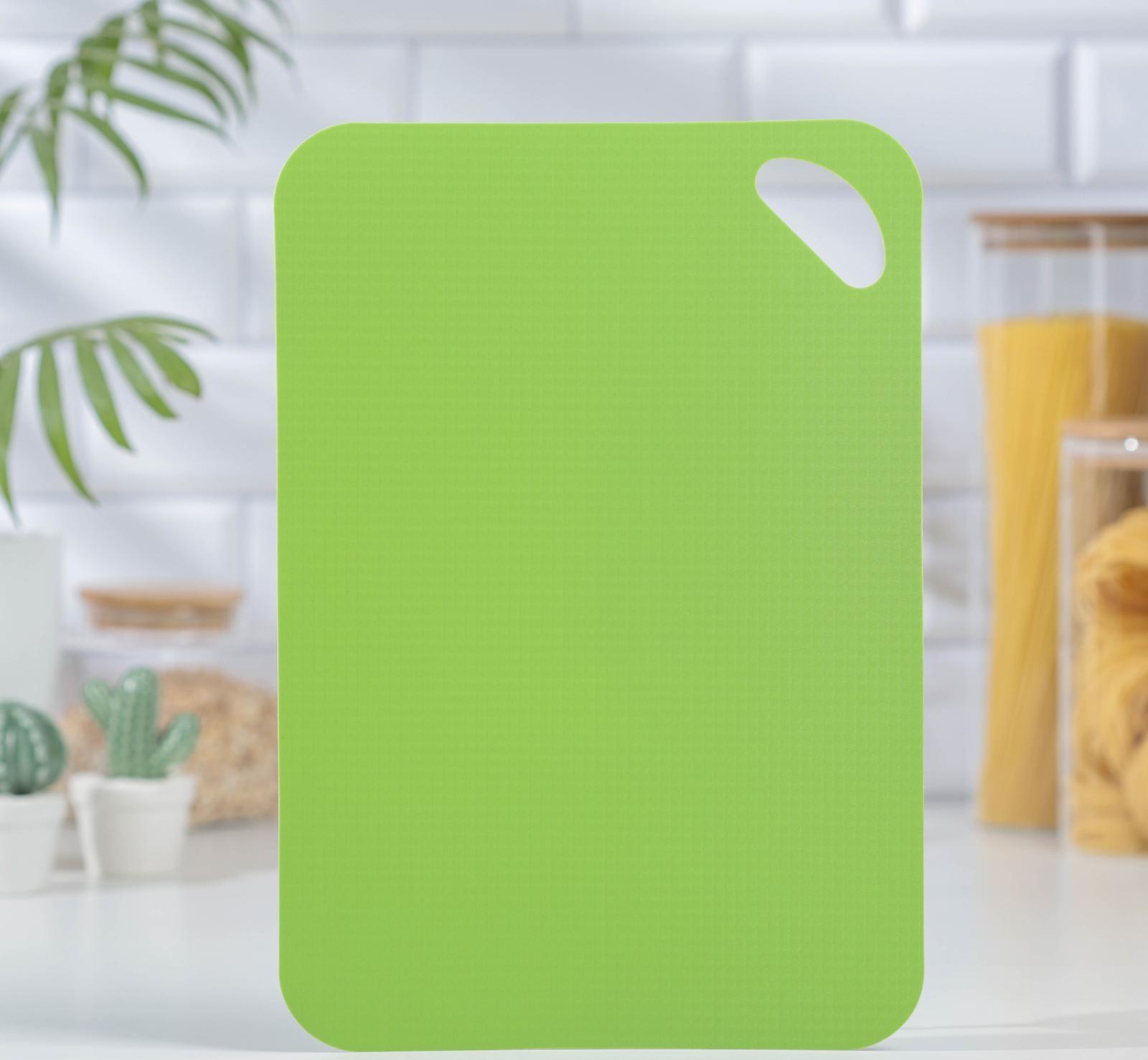 Доска разделочная пластиковая противоскользящая гибкая Доляна, 33×23×0,1 см, цвет МИКС