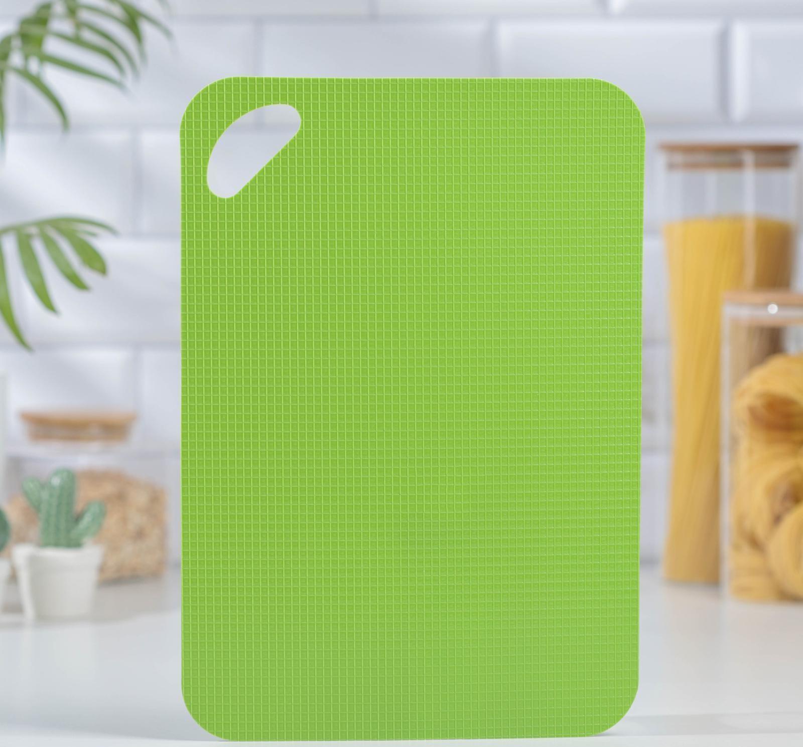 Доска разделочная пластиковая противоскользящая гибкая Доляна, 33×23×0,1 см, цвет МИКС