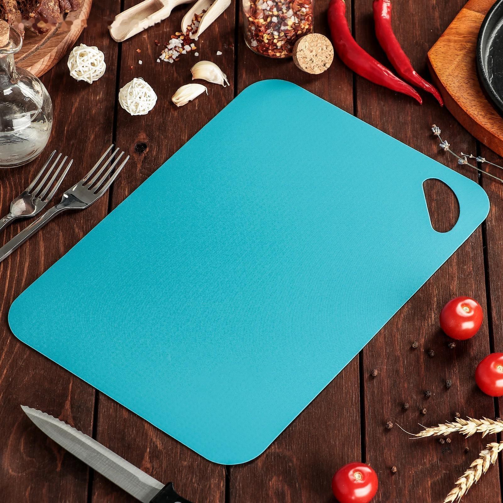 Доска разделочная пластиковая противоскользящая гибкая Доляна, 33×23×0,1 см, цвет МИКС