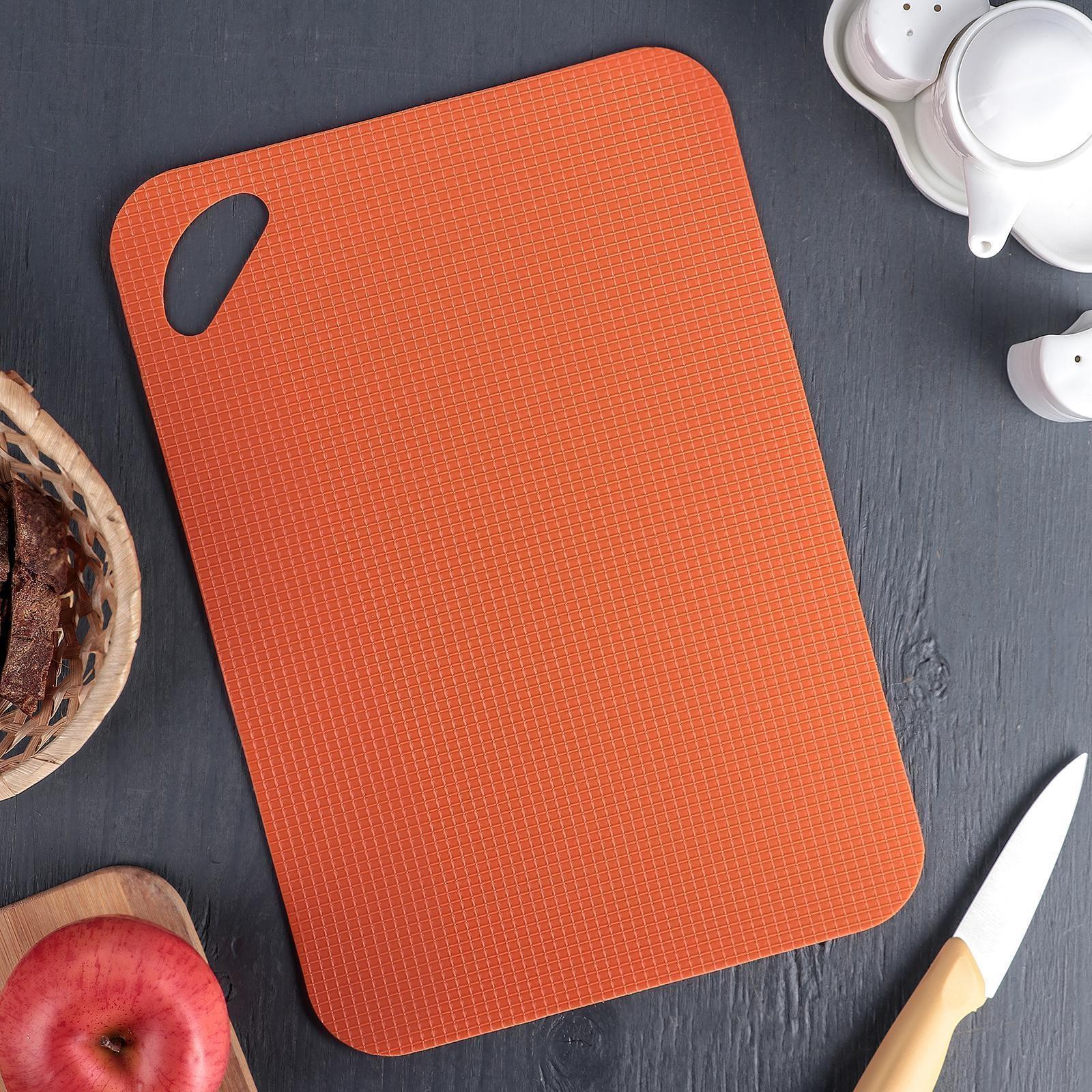 Доска разделочная пластиковая противоскользящая гибкая Доляна, 33×23×0,1 см, цвет МИКС