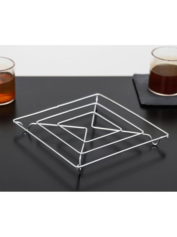 Подставка под горячее на ножках Доляна «Квадрат», 14×14×2 см, цвет хром