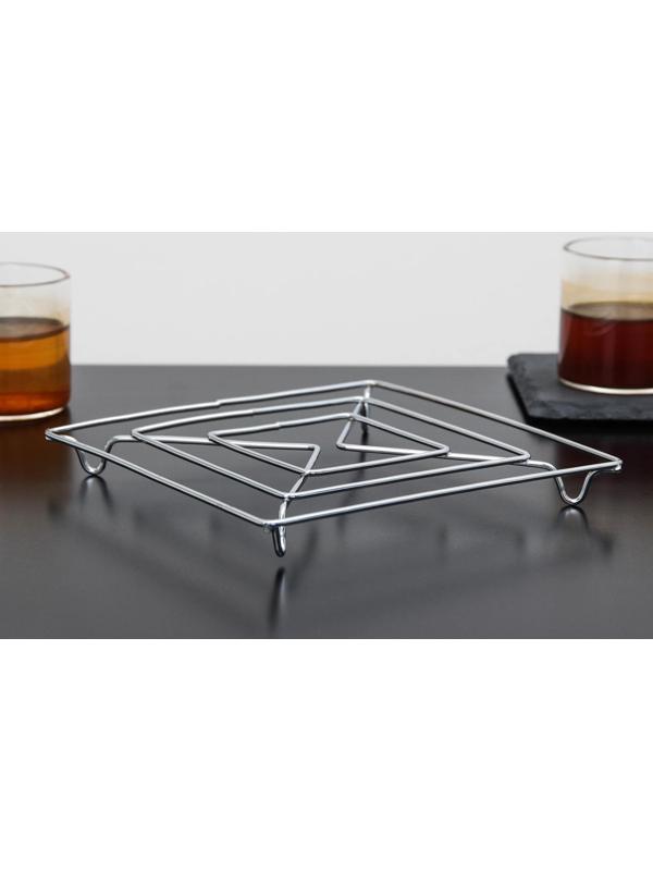 Подставка под горячее на ножках Доляна «Квадрат», 14×14×2 см, цвет хром