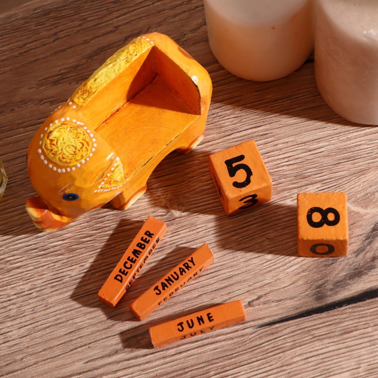 Деревянный календарь с кубиками 