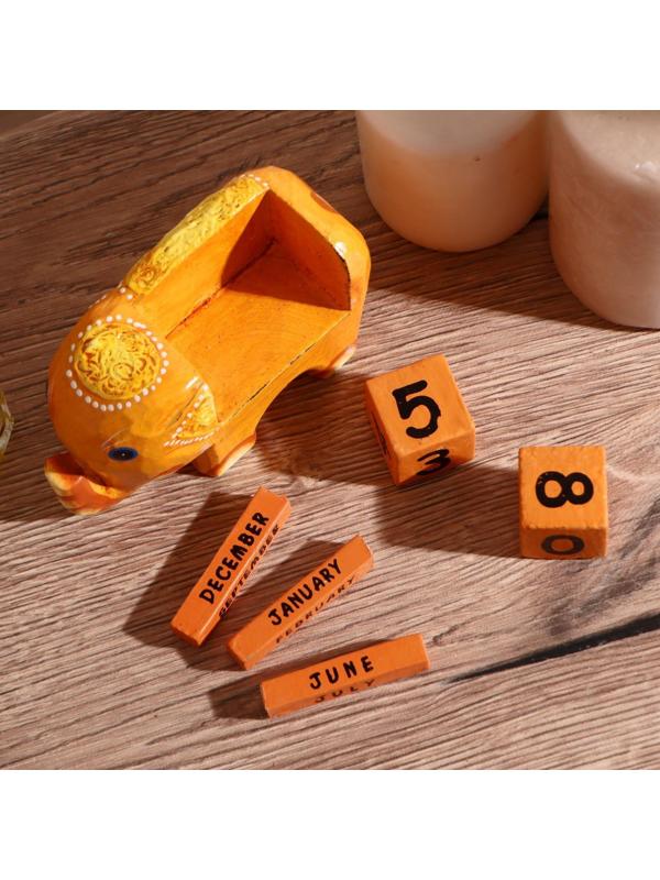 Деревянный календарь с кубиками 