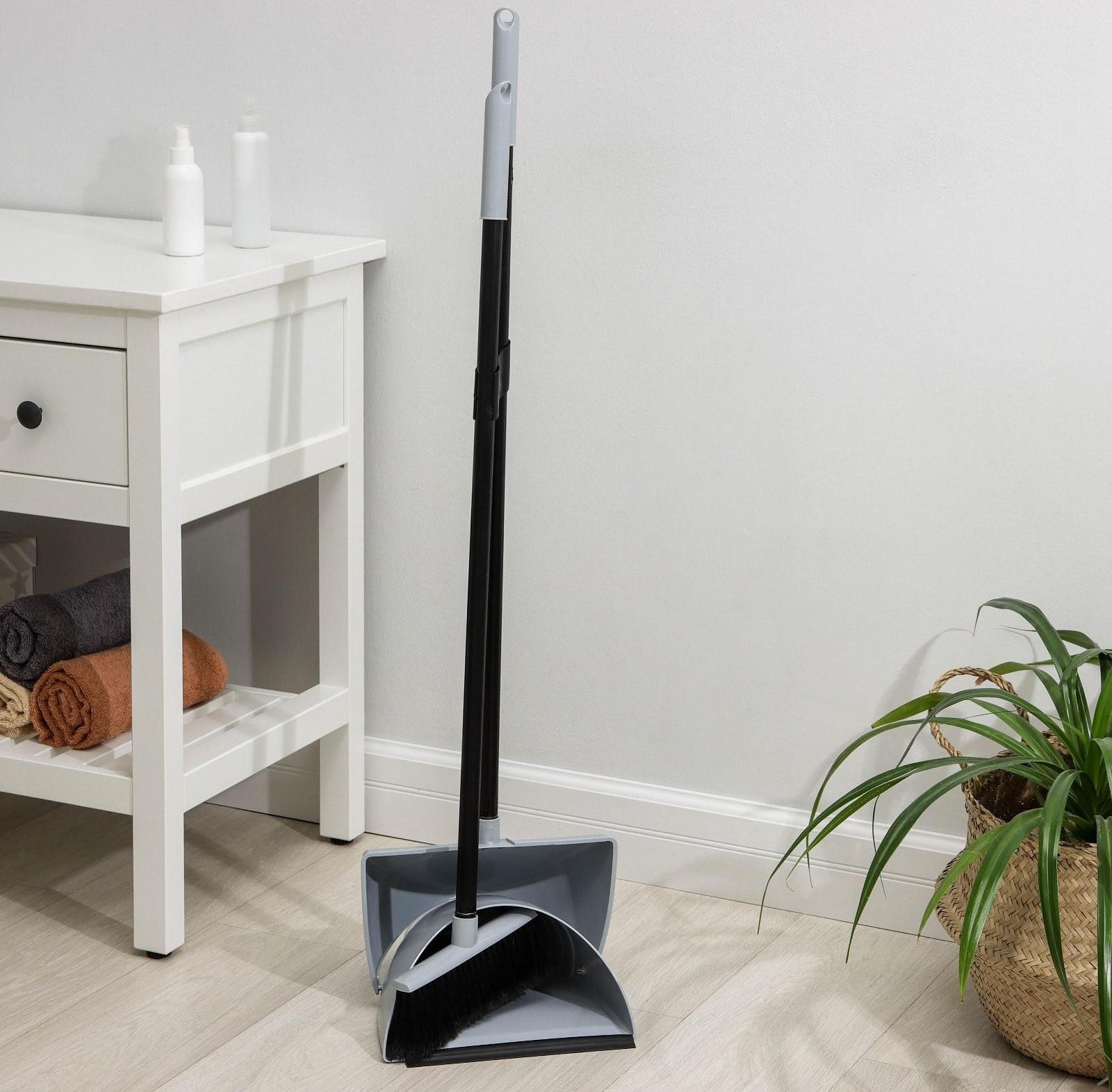 Щётка для пола с совком-ловушка Svip Original, цвет МИКС