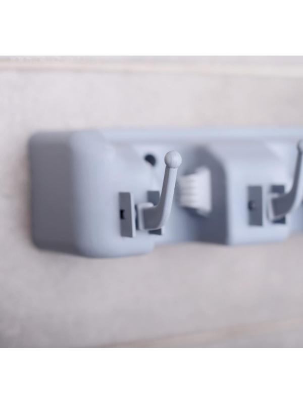 Держатель для уборочного инвентаря с крючками, 26×6×10 см, цвет серый