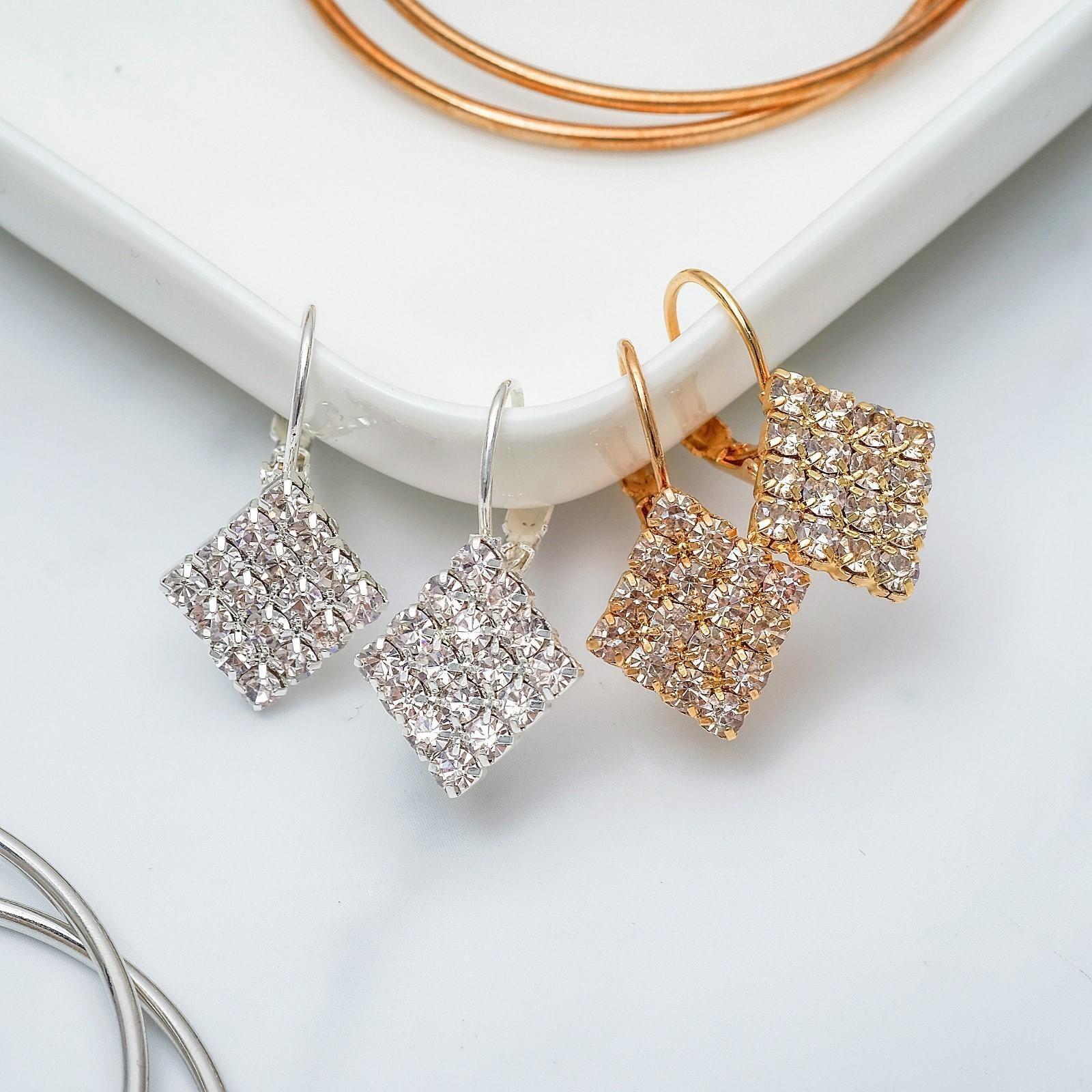 Серьги со стразами 