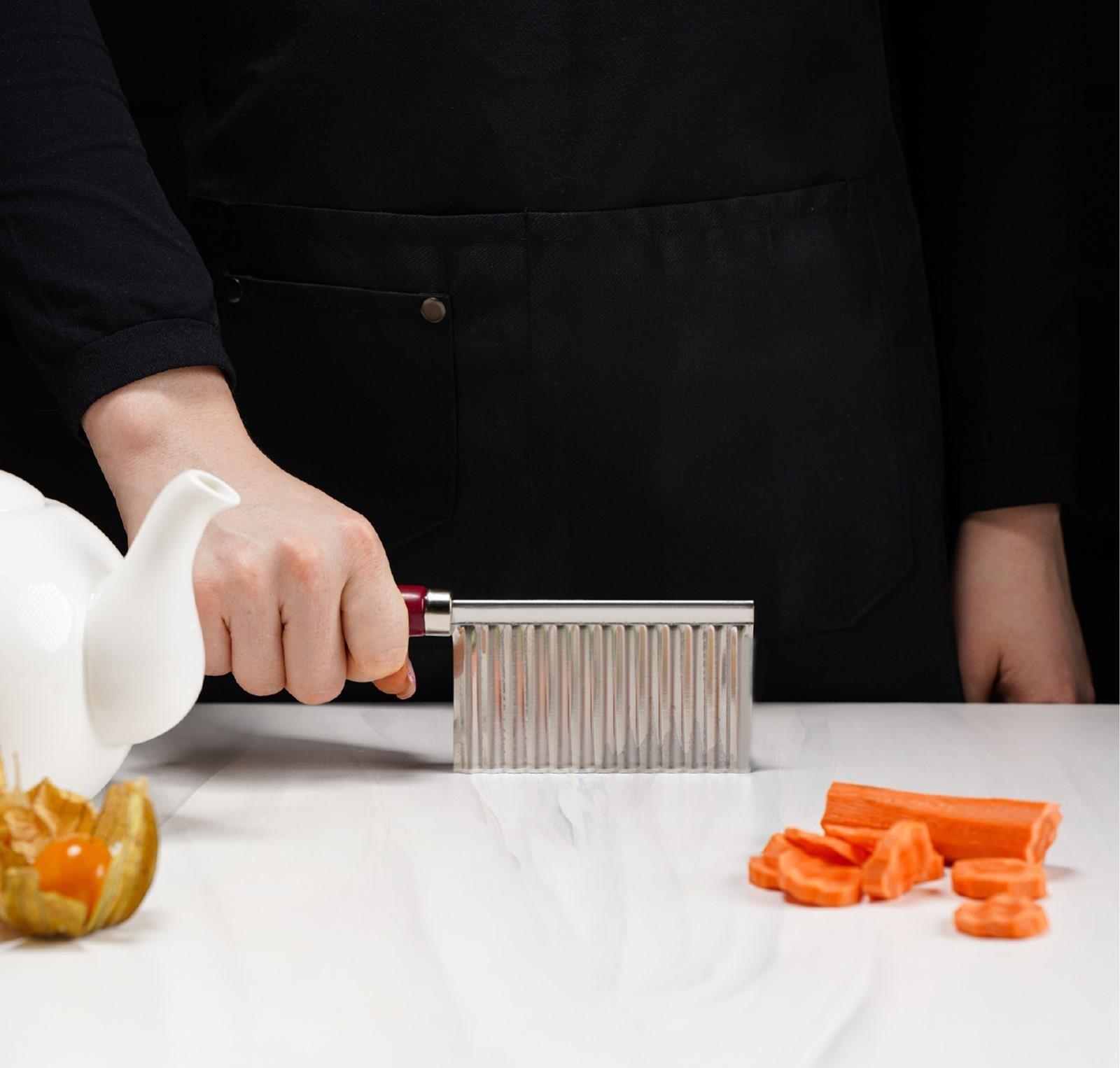 Овощерезка фигурная Доляна «Вкус», 18,5×5,5 см, цвет бордовый