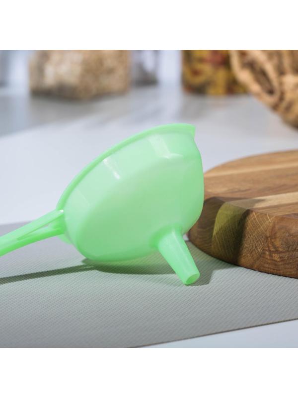 Воронка пластиковая с ручкой, 19×12×9 см, цвет МИКС