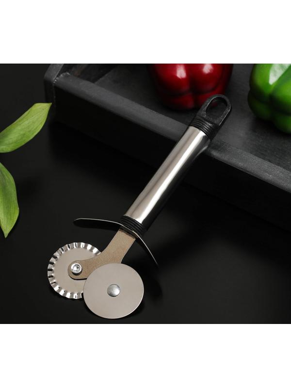 Нож для пиццы и теста Доляна «Помощник», 18 см, двойной, цвет черный