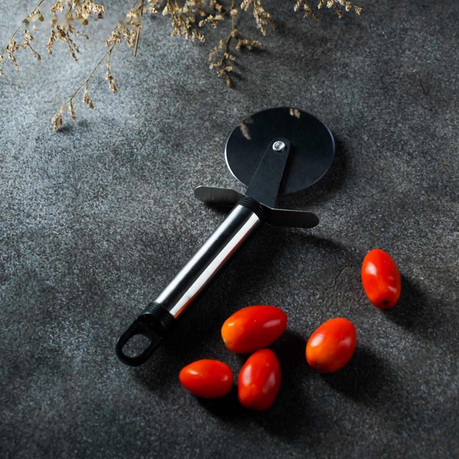 Нож для пиццы и теста Доляна «Помощник», 20 см, цвет черный