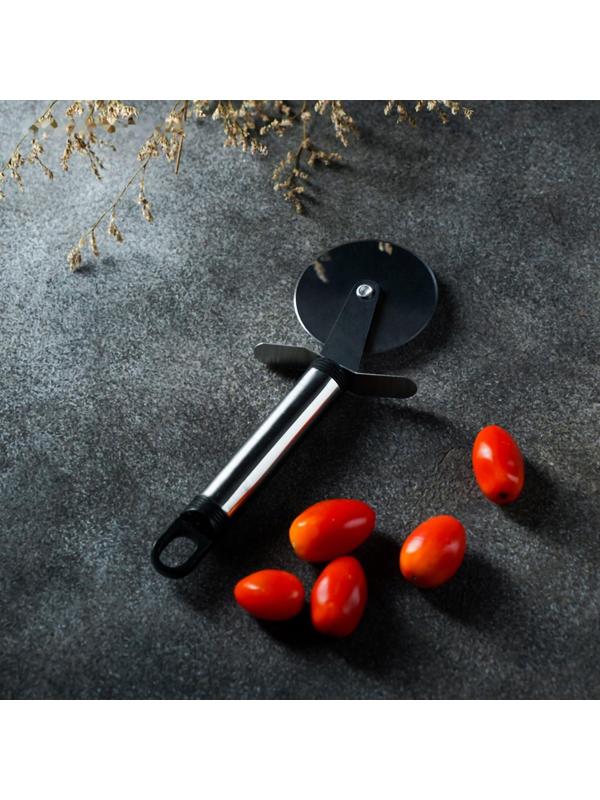 Нож для пиццы и теста Доляна «Помощник», 20 см, цвет черный