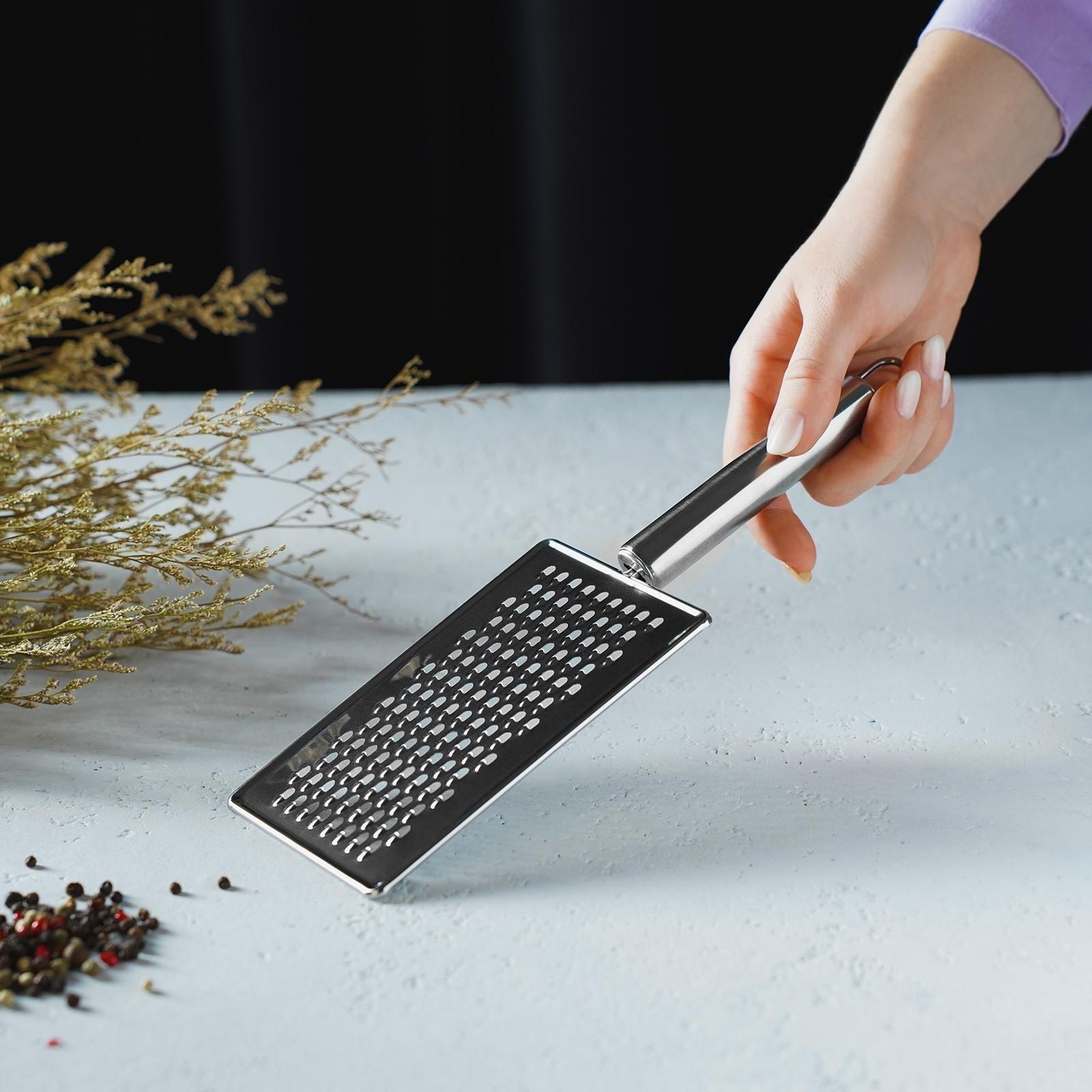 Тёрка Доляна «Металлик», 14×8 см, мелкая, с ручкой, цвет хромированный